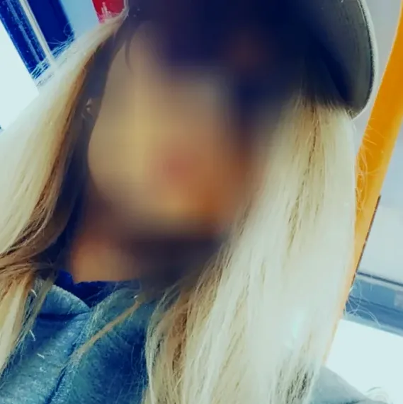 Amber, 28