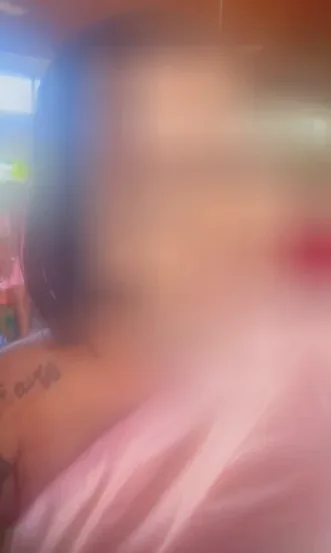 Amber, 33