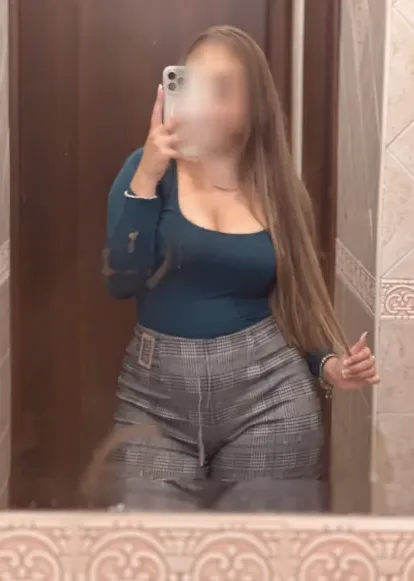 Carys, 24