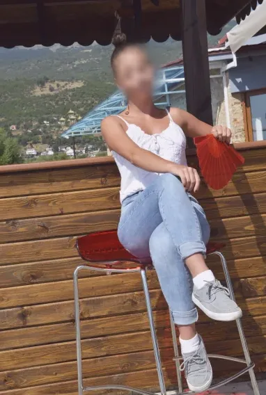 Carys, 34