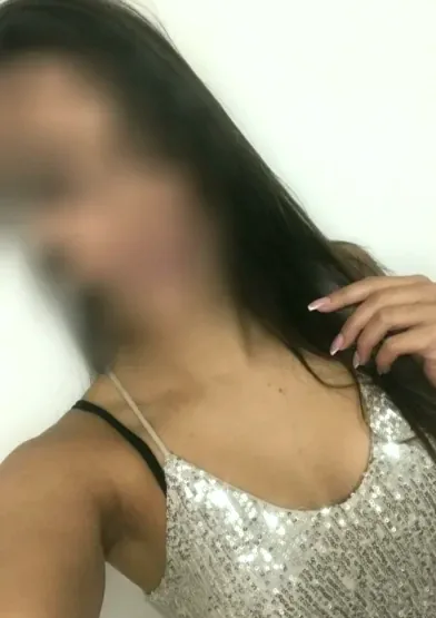 Chloe, 24