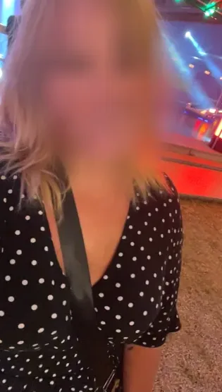Claire, 28
