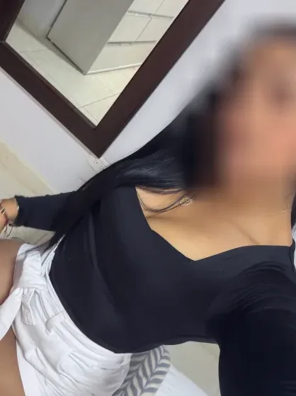 Claire, 24