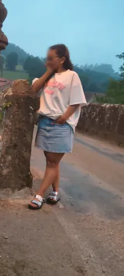 Ellie, 32