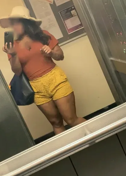 Isabelle, 34