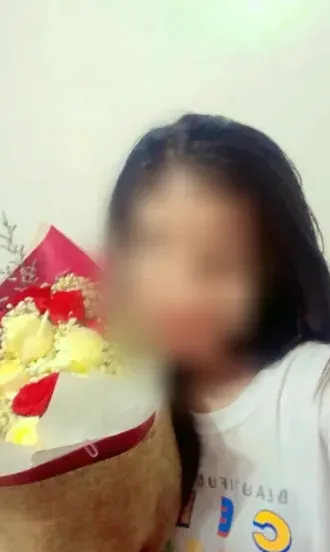 Julia, 23