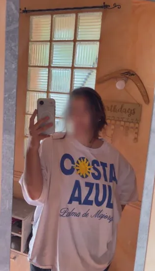 Kelly, 21