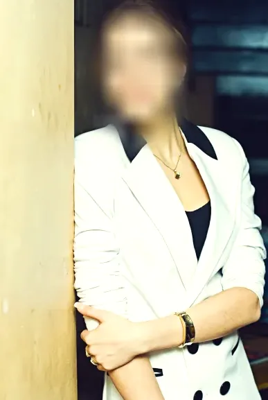 Lauren, 30