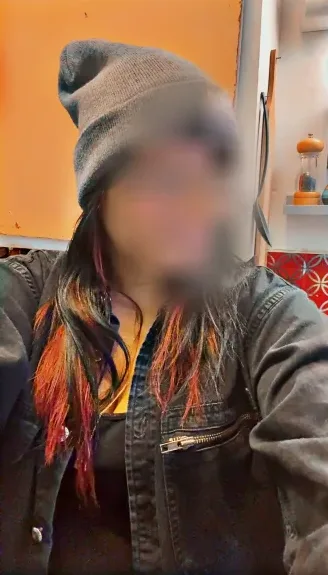 Mila, 32