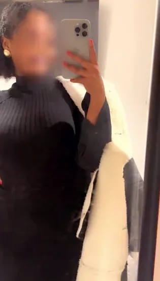 Naomi, 25