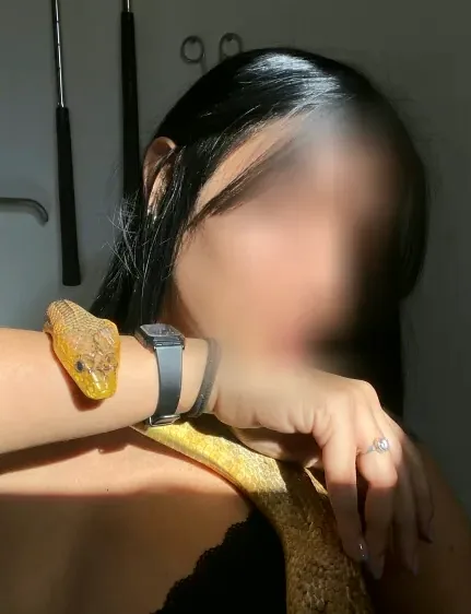 Naomi, 27