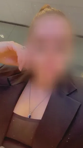 Niamh, 32