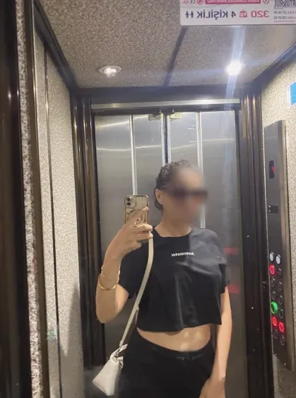 Olivia, 33