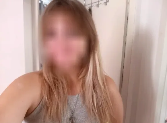 Sarah, 20
